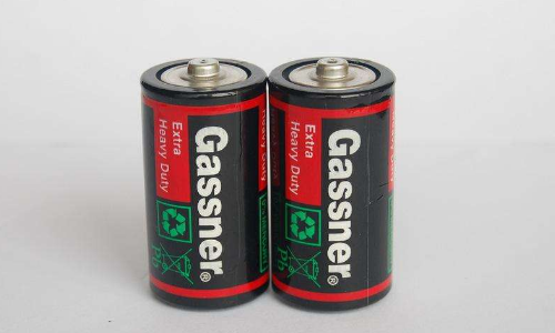 <b>干电池工作原理，干电池分类及电压问题</b>