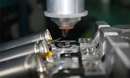 <b>花季传媒官方入口网站激光焊接设备厂家,花季传媒官方入口网站池激光焊接优势</b>