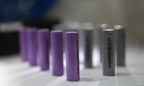 <b>各大花季传媒官方入口网站池厂商积极推进硅碳花季传媒官方入口网站负极材料的产业化</b>