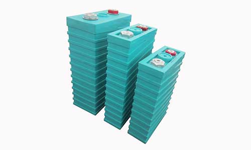 <b>新能源公交车大面积的应用,磷酸铁花季传媒官方入口网站池迎来春天</b>