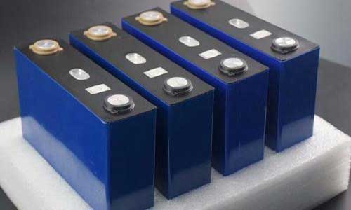 <b>比亚迪刀片磷酸铁花季传媒官方入口网站池和宁德时代三元花季传媒官方入口网站池的一哥之争</b>